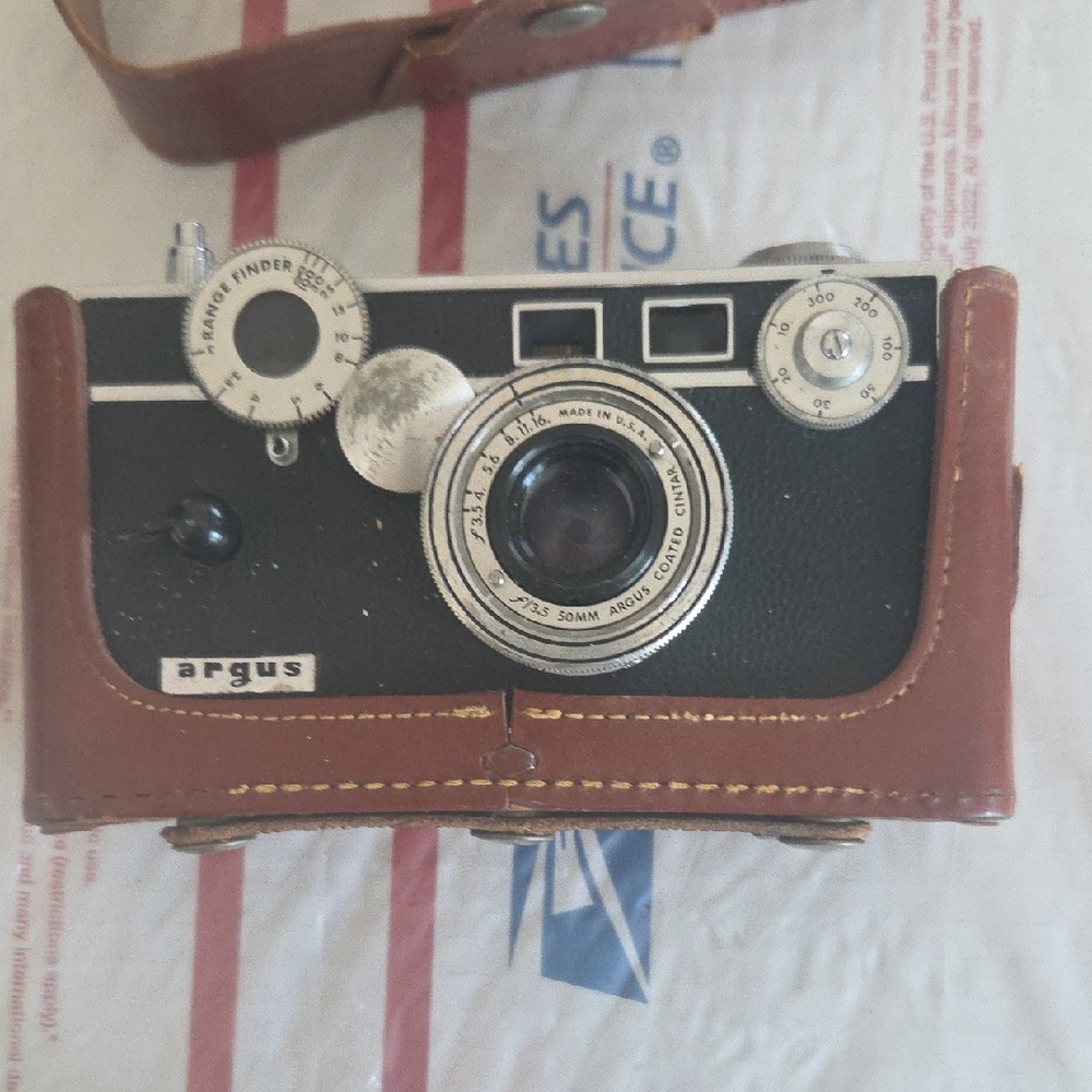 Vintage Argus Camera  Brown Leather Case